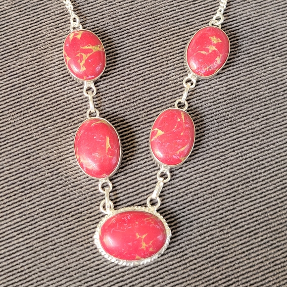 Jewelry - Elegant Red and Gold Women's Necklace